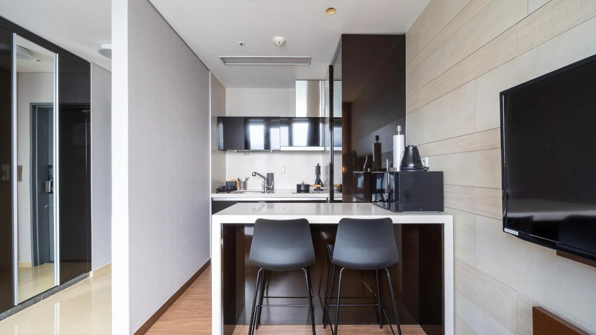 Apartment Urbanstay Haeundae Station Busan South Korea